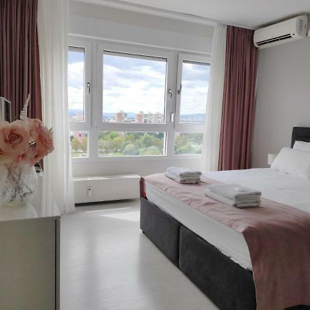 Penthouse “Sky 16” Studio Apartment ザグレブ エクステリア 写真
