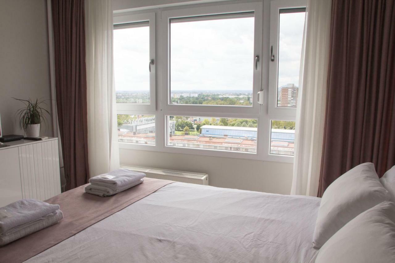 Penthouse “Sky 16” Studio Apartment ザグレブ エクステリア 写真