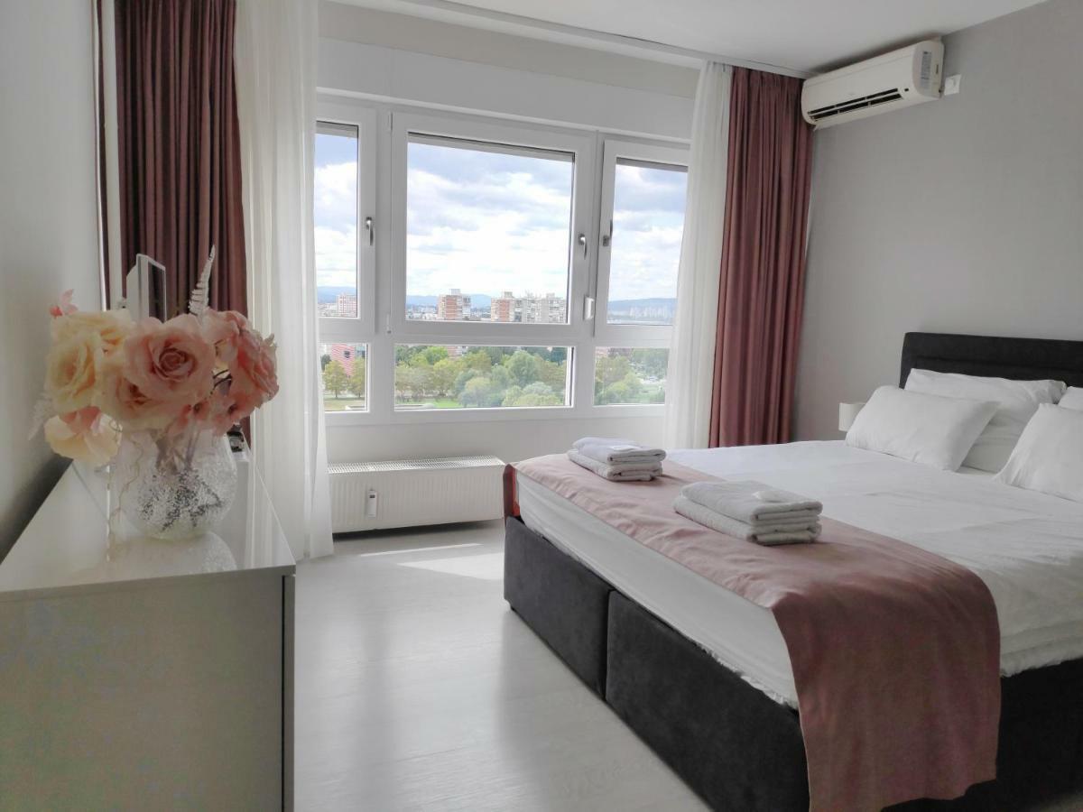 Penthouse “Sky 16” Studio Apartment ザグレブ エクステリア 写真
