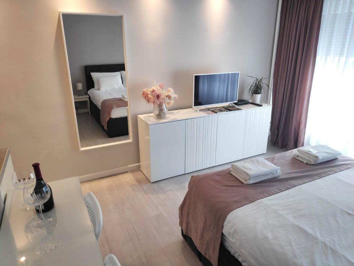 Penthouse “Sky 16” Studio Apartment ザグレブ エクステリア 写真